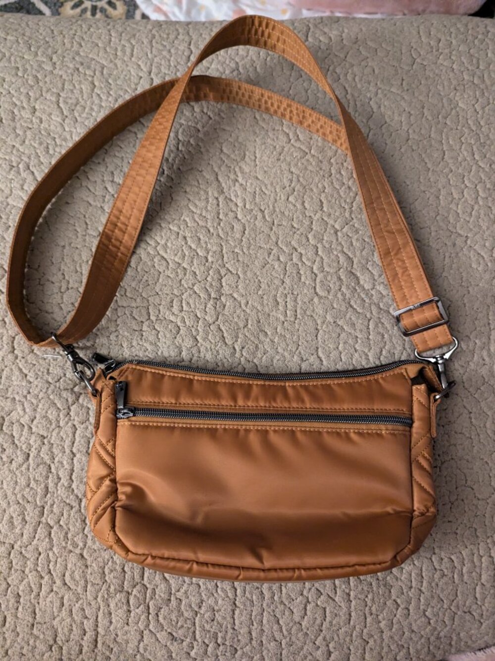 LUG Dash Classic Crossbody - Cappuccino/North Star Cream. - Picture 3 of 6
